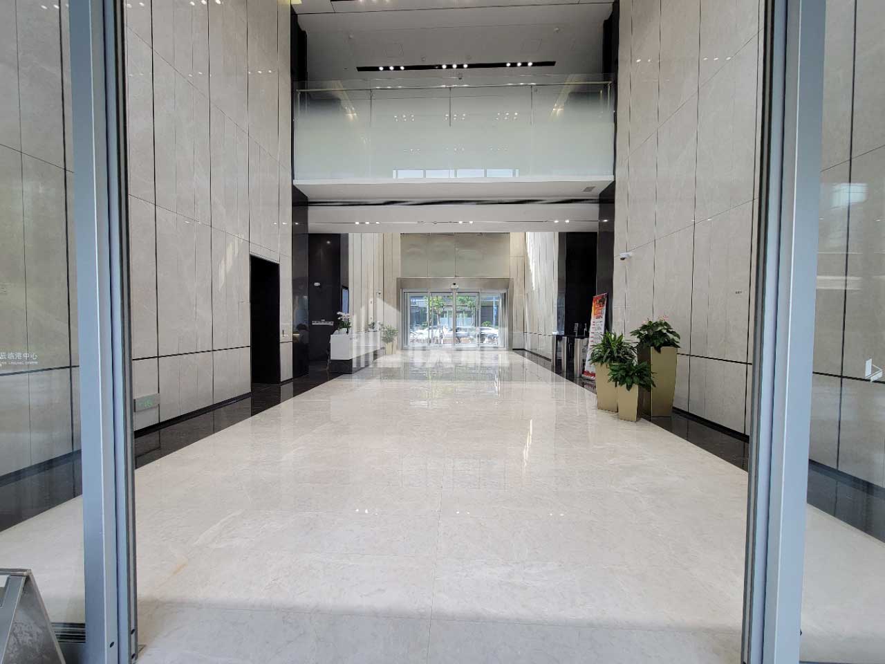 新辰临港中心大堂