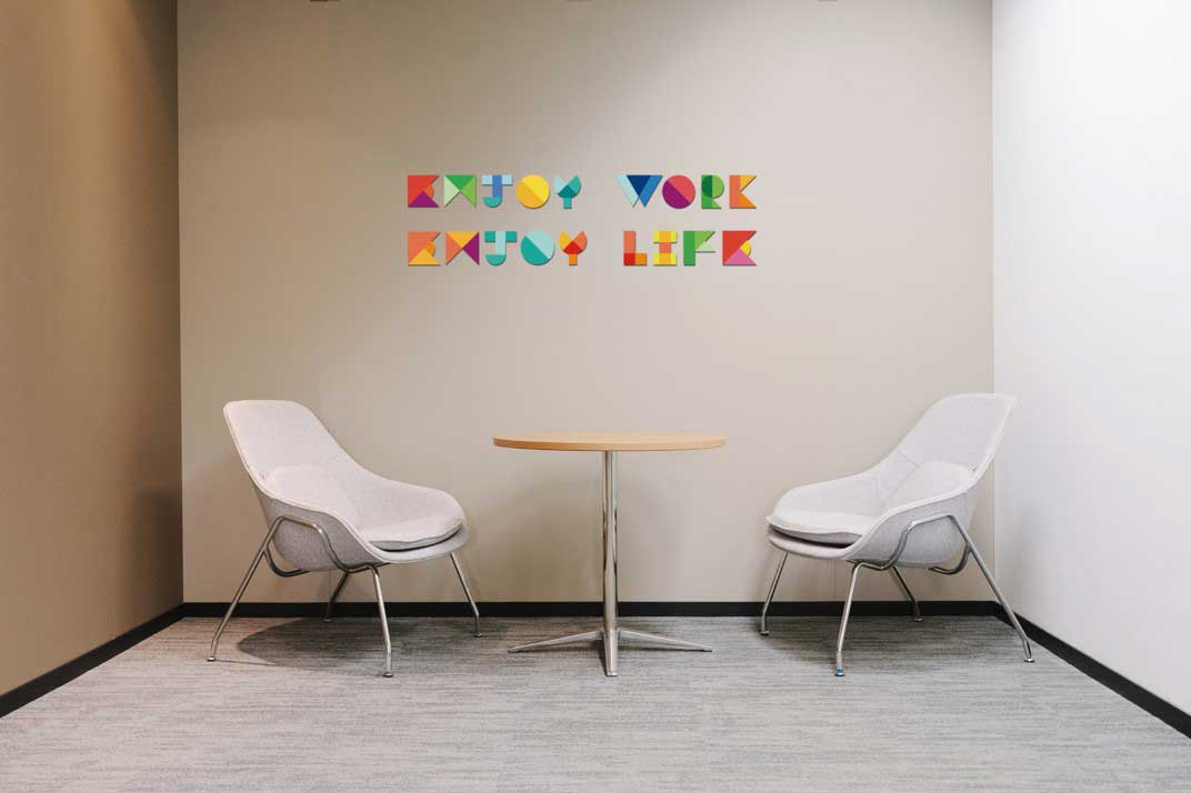 东方万国企业中心373平前台