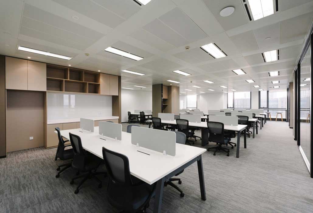 东方万国企业中心373平办公区