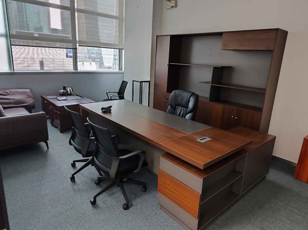 大华银行大厦213平办公室老板间