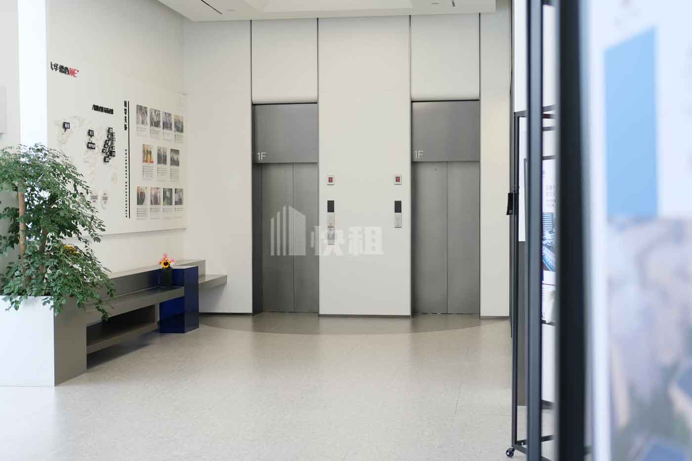 大华德必WE大堂电梯间