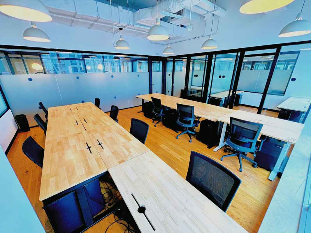 wework(中海国际中心)外侧19人间共享办公室