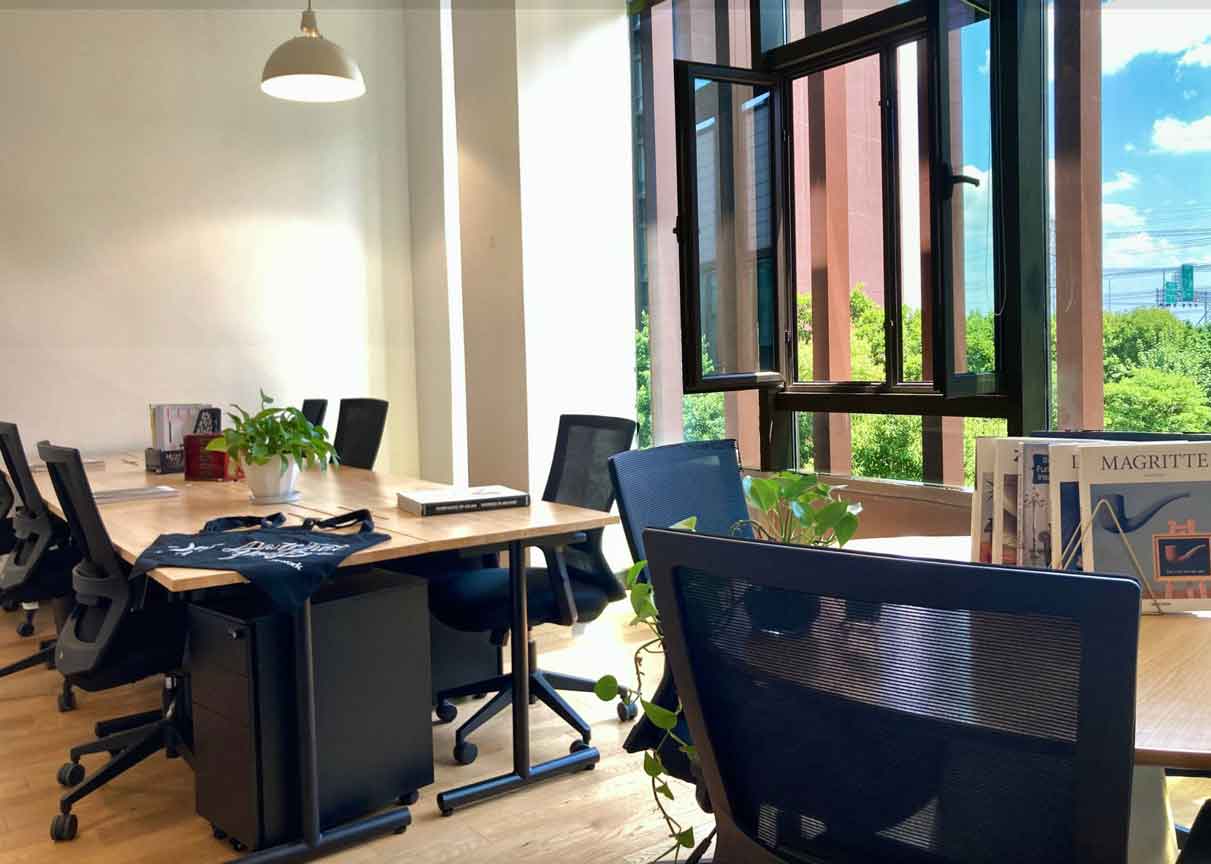 WeWork(凯瑞大厦)外侧10人间共享办公室