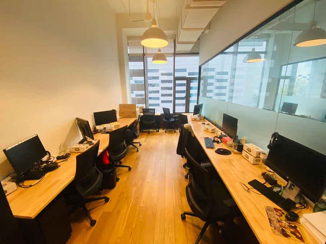 WeWork(凯瑞大厦)外侧8人间