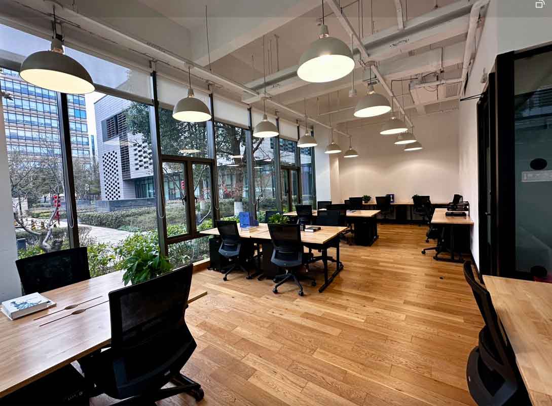 WeWork(凯瑞大厦)外侧15人间共享办公室