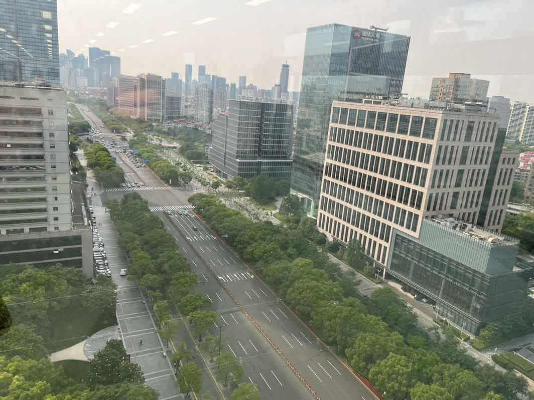 陆家嘴商务广场办公室外景观