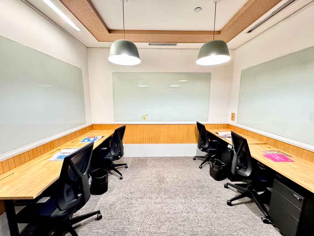 WeWork(远洋商业大厦)内侧4人间