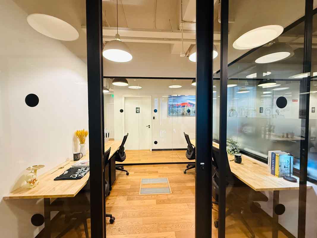 WeWork(世纪商贸广场)内侧6人间