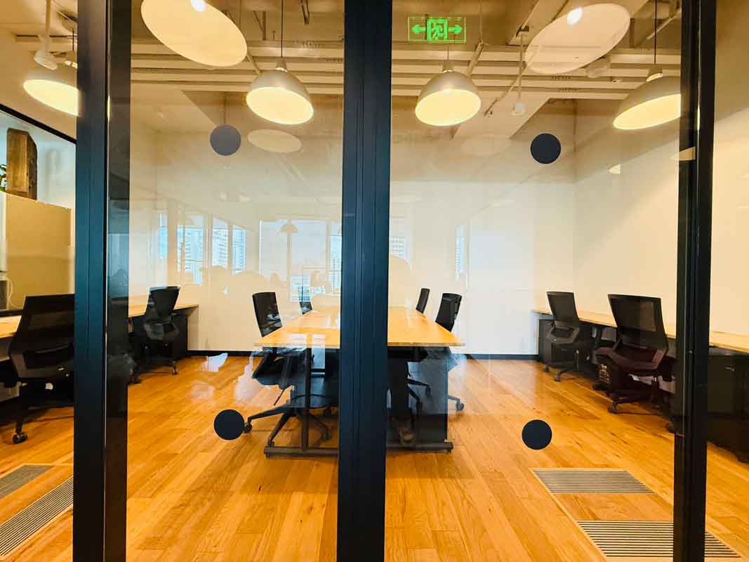 WeWork(世纪商贸广场)内侧8人间