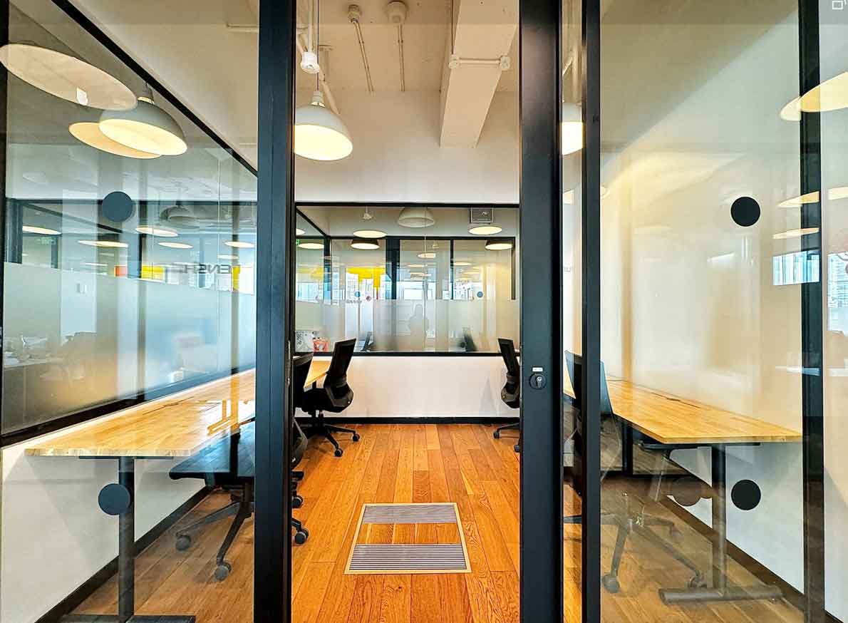 WeWork(世纪商贸广场)内侧4人间