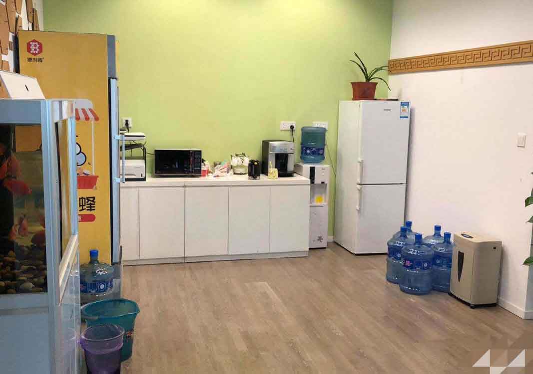 n_v2f17bf0a3a70e4961b8d3f1053db185d8