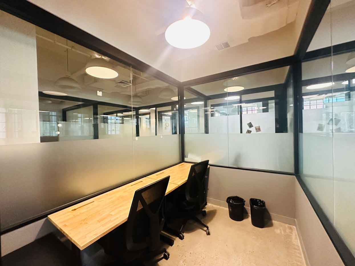 WeWork(威海路696号)内侧2人间