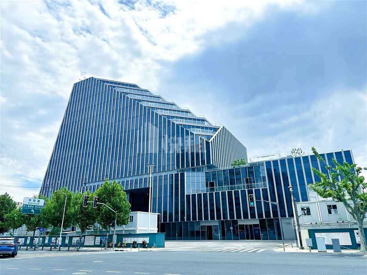 云铁产业中心(浦东交投陆港数创)外观