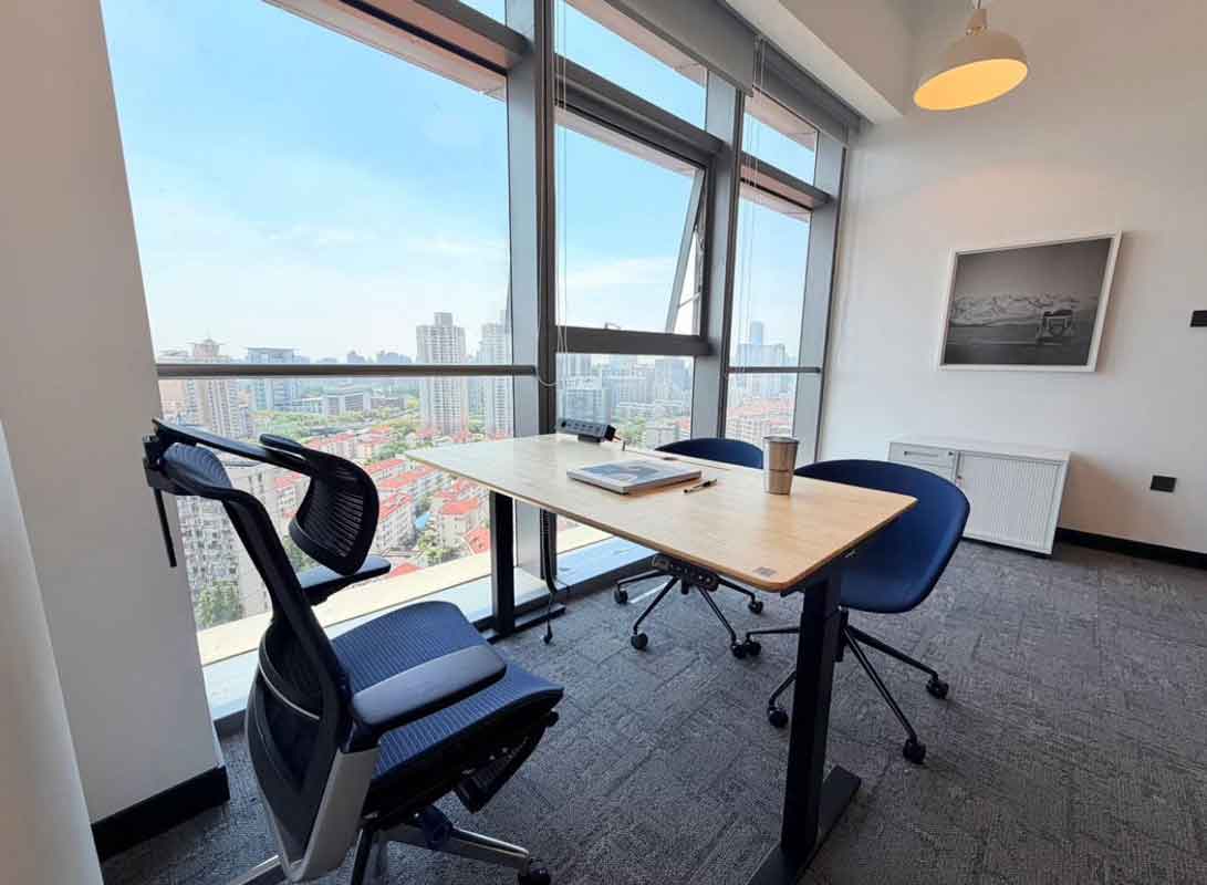 WeWork(东方明珠凯旋中心)18人间经理间