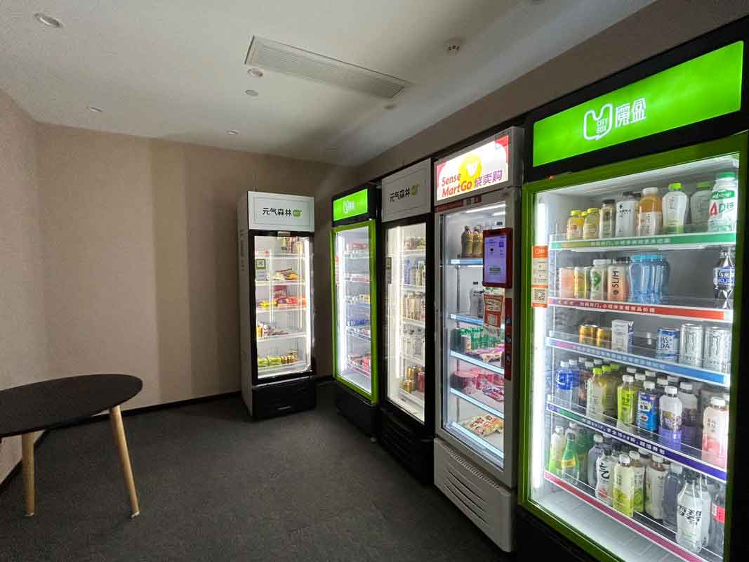 H space(长三角电商中心)零食区