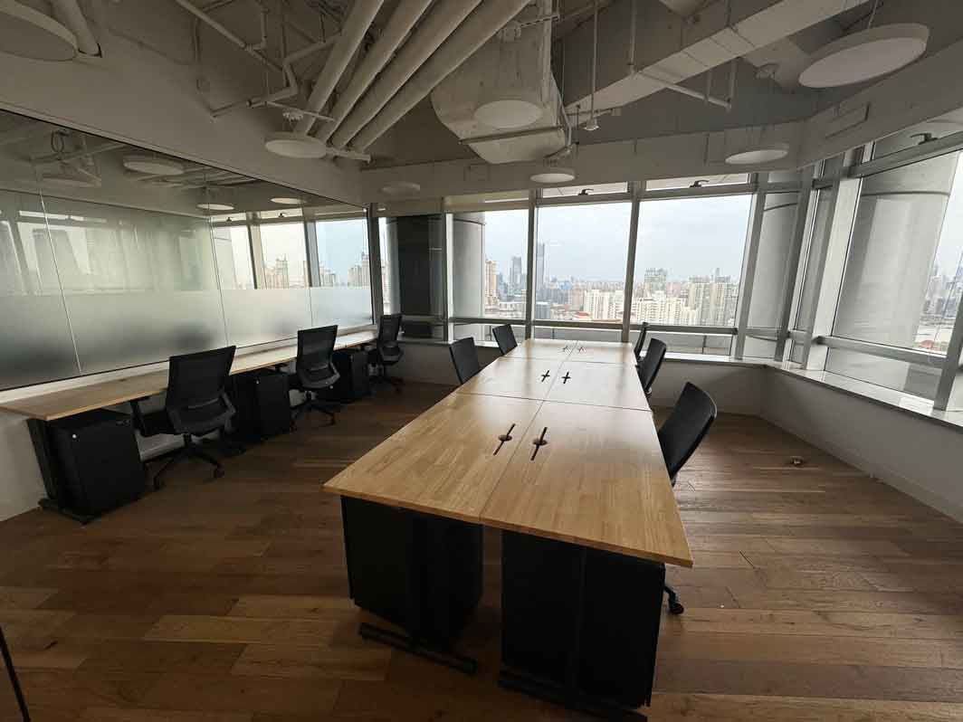 新梅联合广场外侧9人间共享办公室